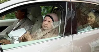 খালেদা জিয়ার সঙ্গে দেশে ফিরছেন যারা
